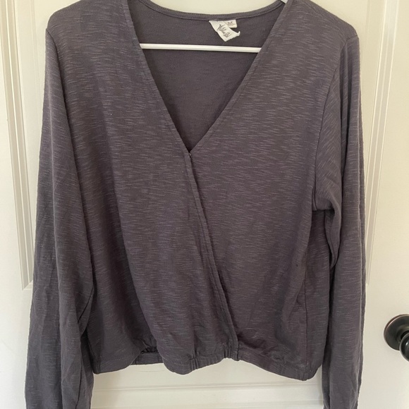 Grey top - Picture 2 of 2